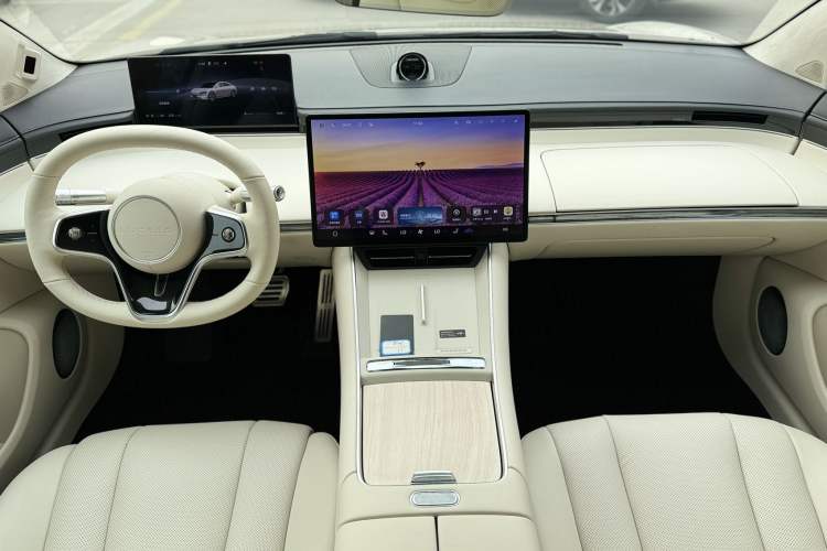 Used Hima Luxeed S7 2025 855 km Max Interior 3