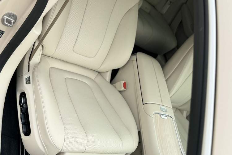 Used Hima Luxeed S7 2025 855 km Max Interior 4
