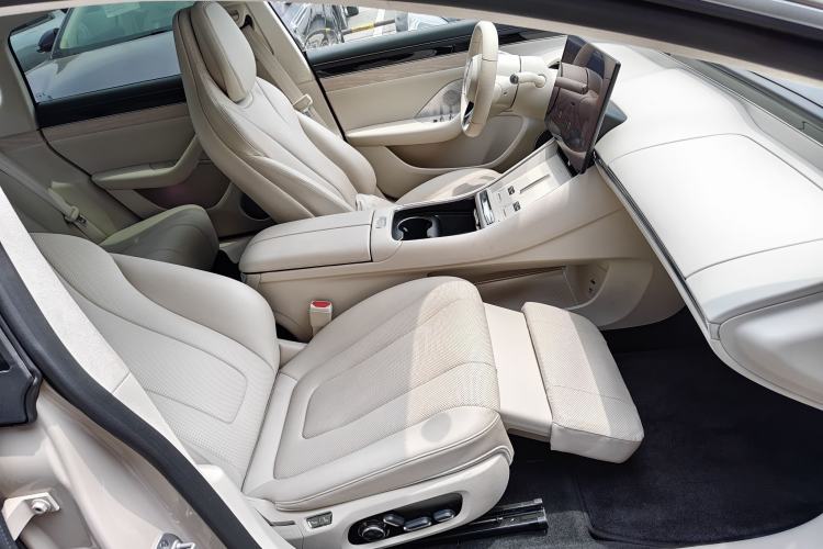 Used Hima Luxeed S7 2025 855 km Max Interior 5