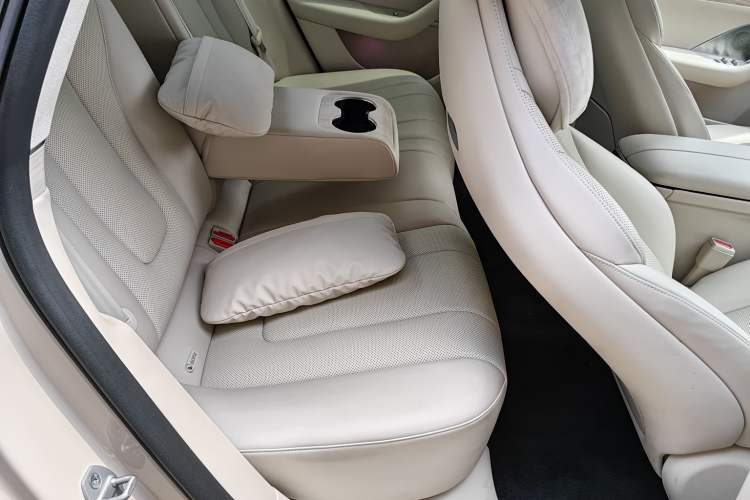 Used Hima Luxeed S7 2025 855 km Max Interior 6