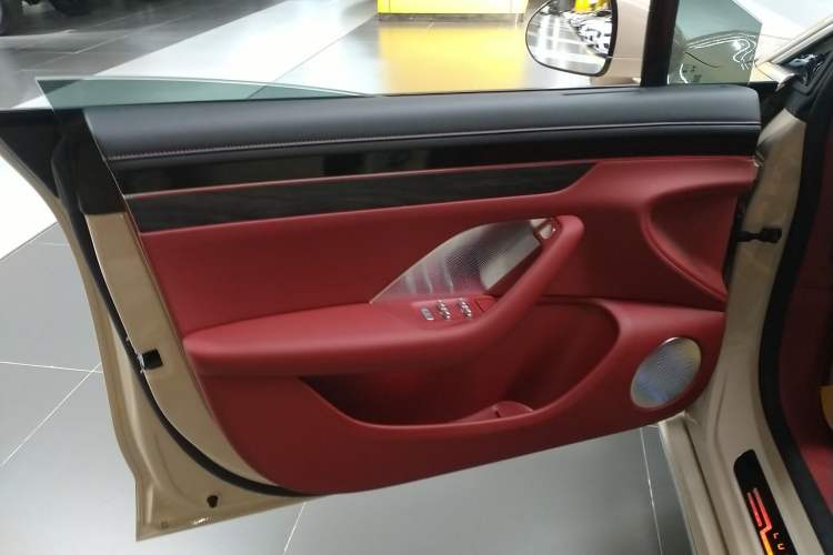 Used Hima Luxeed S7 2025 705 km Max Left Front Door Interior
