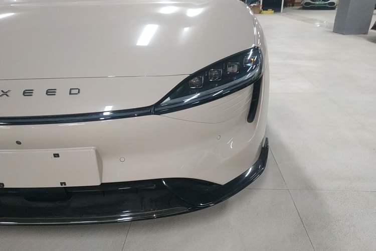 Used Hima Luxeed S7 2025 705 km Pro Left Front Headlight