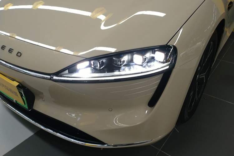 Used Hima Luxeed S7 2025 705 km Max Left Front Headlight