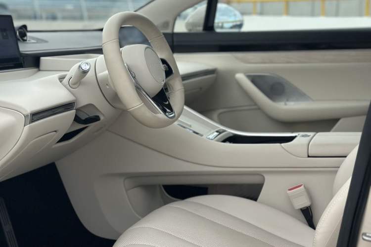 Used Hima Luxeed S7 2025 855 km Max Left Front Seat