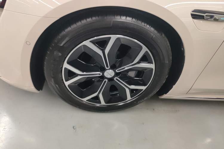 Used Hima Luxeed S7 2025 855 km Max Left Front Wheel Hub