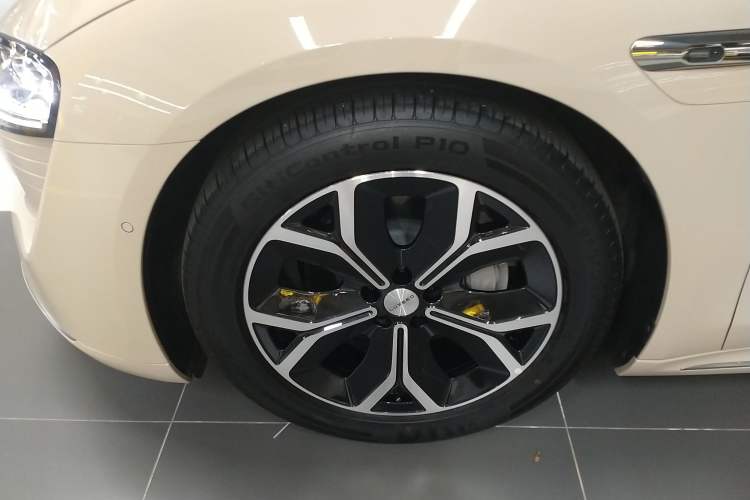 Used Hima Luxeed S7 2025 705 km Max Left Front Wheel Hub