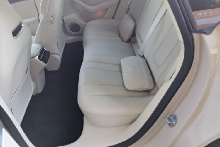 Used Hima Luxeed S7 2025 705 km Pro Left Rear Seat