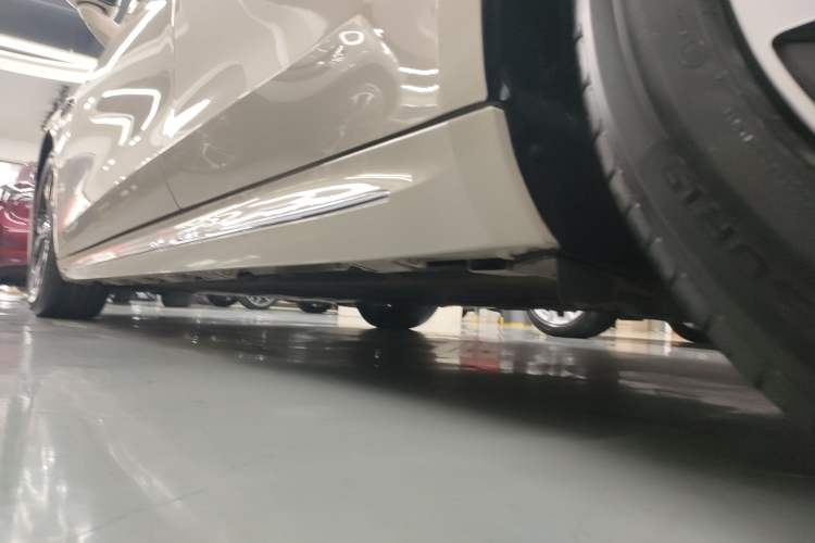 Used Hima Luxeed S7 2025 855 km Max Left Side Sill