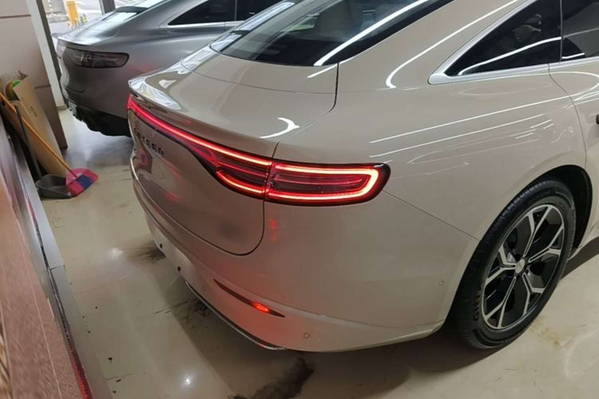 Used Hima Luxeed S7 2025 855 km Max Rear