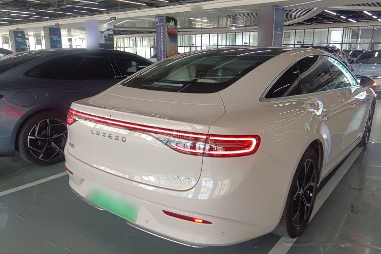 Used Hima Luxeed S7 2025 855 km Max Rear Right 45 Deg