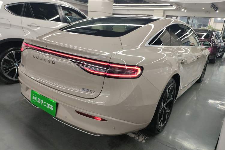 Used Hima Luxeed S7 2025 855 km Max Rear Right 45 Deg