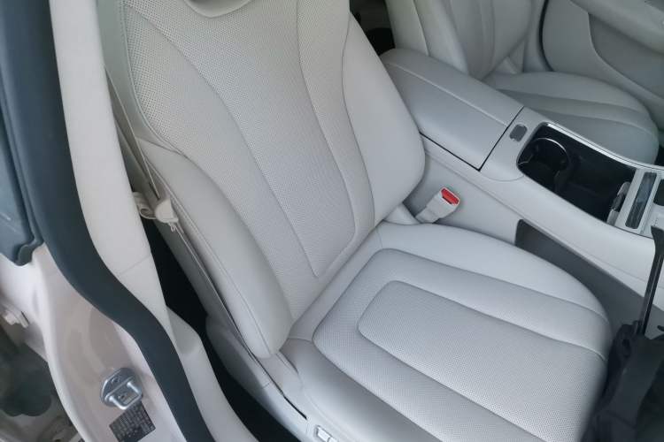 Used Hima Luxeed S7 2025 855 km Max Right Front Seat