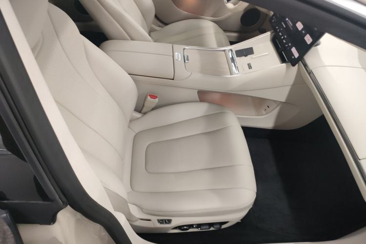 Used Hima Luxeed S7 2025 855 km Max Right Front Seat