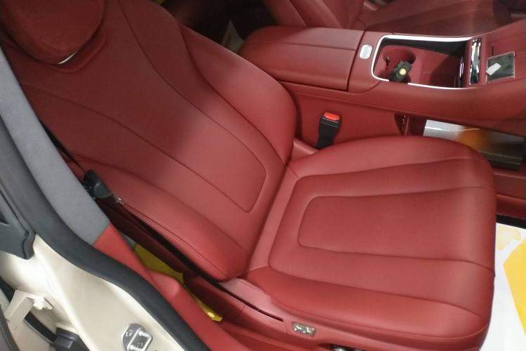 Used Hima Luxeed S7 2025 705 km Max Right Front Seat