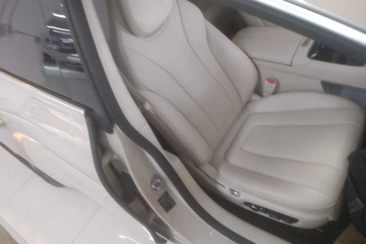 Used Hima Luxeed S7 2025 855 km Max Right Front Seat
