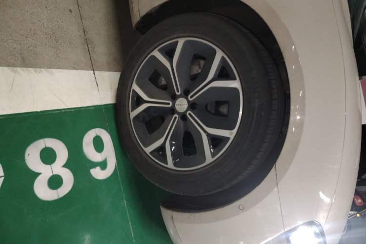 Used Hima Luxeed S7 2025 855 km Max Right Front Wheel Hub