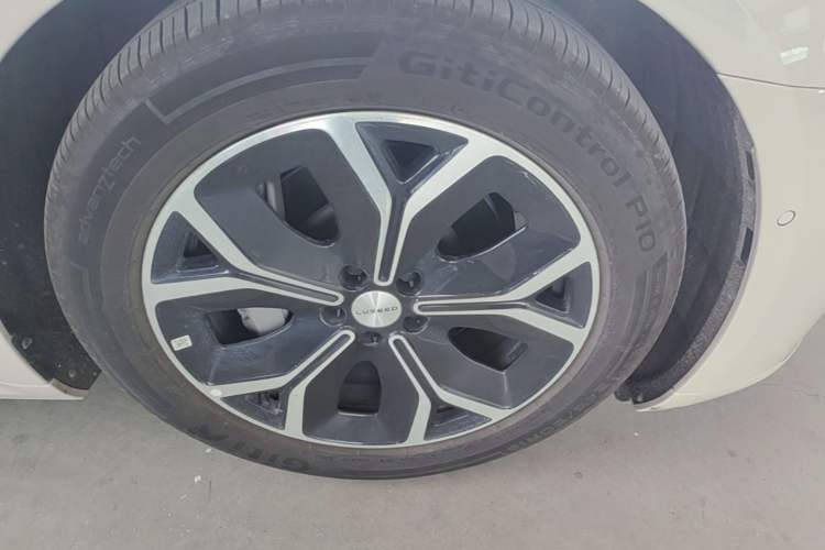 Used Hima Luxeed S7 2025 855 km Max Right Front Wheel Hub