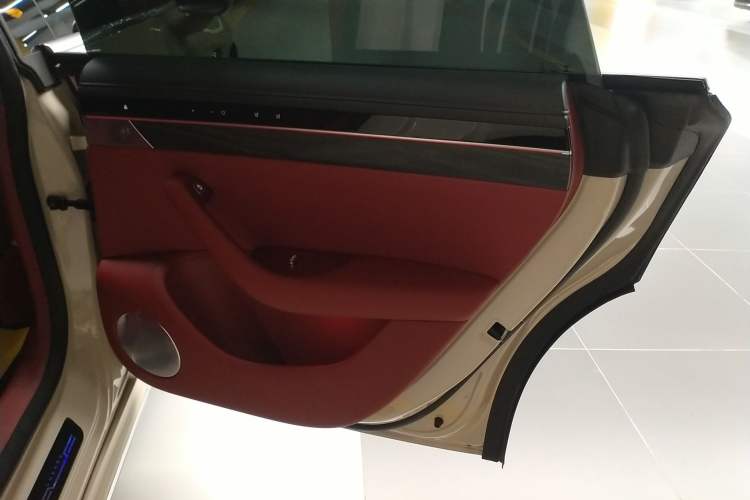 Used Hima Luxeed S7 2025 705 km Max Right Rear Door Interior