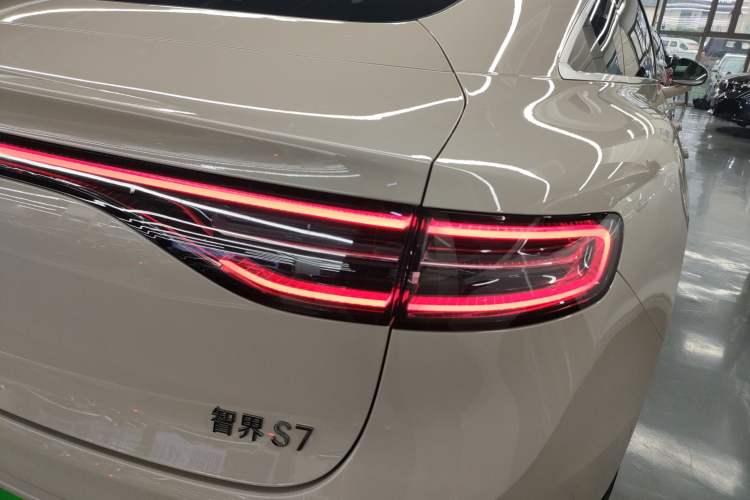 Used Hima Luxeed S7 2025 855 km Max Right Rear Taillight