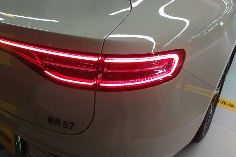 Used Hima Luxeed S7 2025 705 km Max Right Rear Taillight