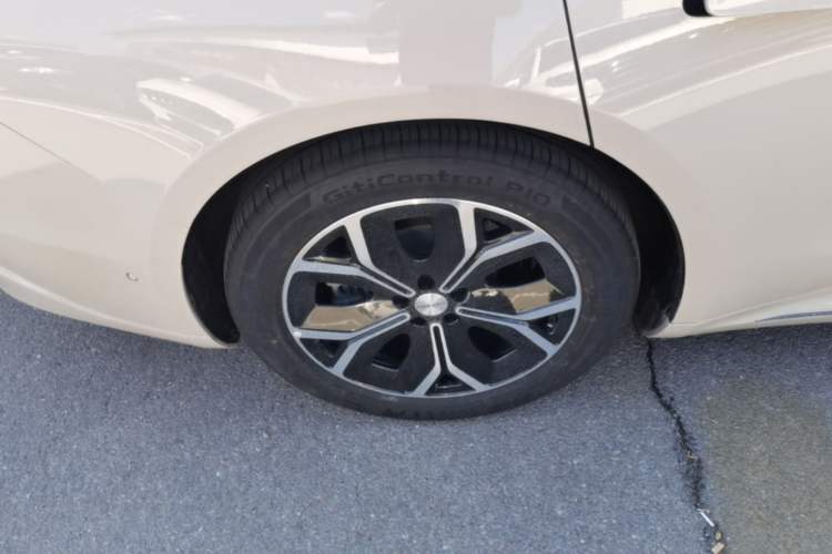 Used Hima Luxeed S7 2025 705 km Pro Right Rear Wheel Hub