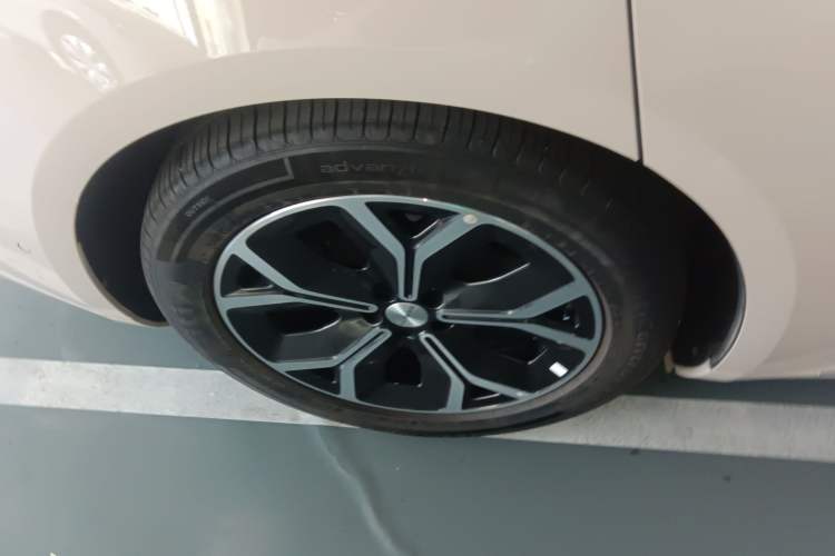 Used Hima Luxeed S7 2025 855 km Max Right Rear Wheel Hub