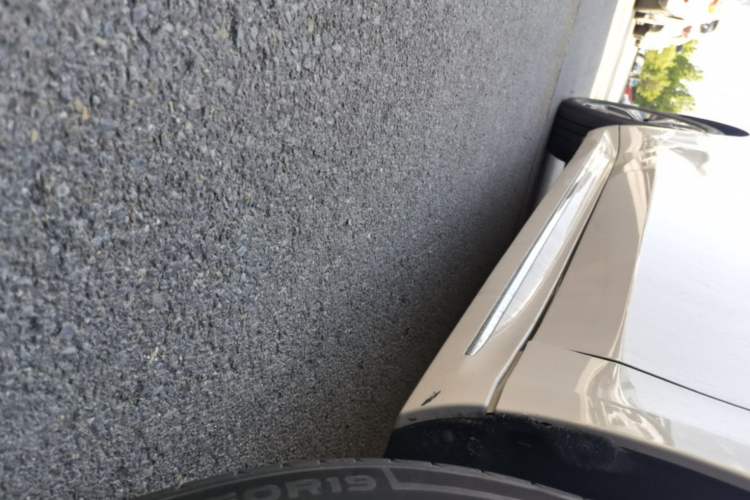 Used Hima Luxeed S7 2025 705 km Pro Right Side Sill