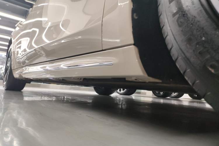Used Hima Luxeed S7 2025 855 km Max Right Side Sill