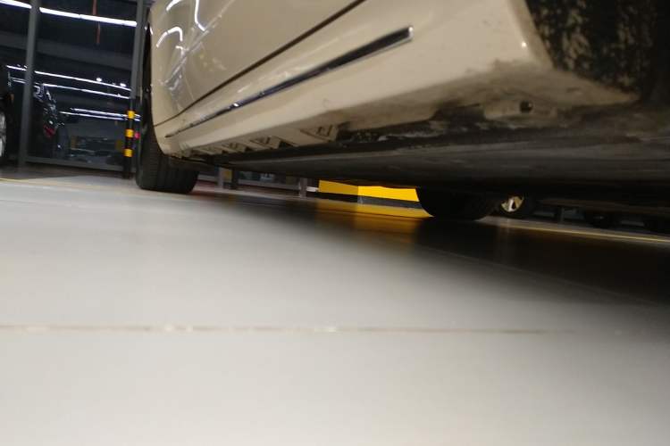 Used Hima Luxeed S7 2025 705 km Max Right Side Sill