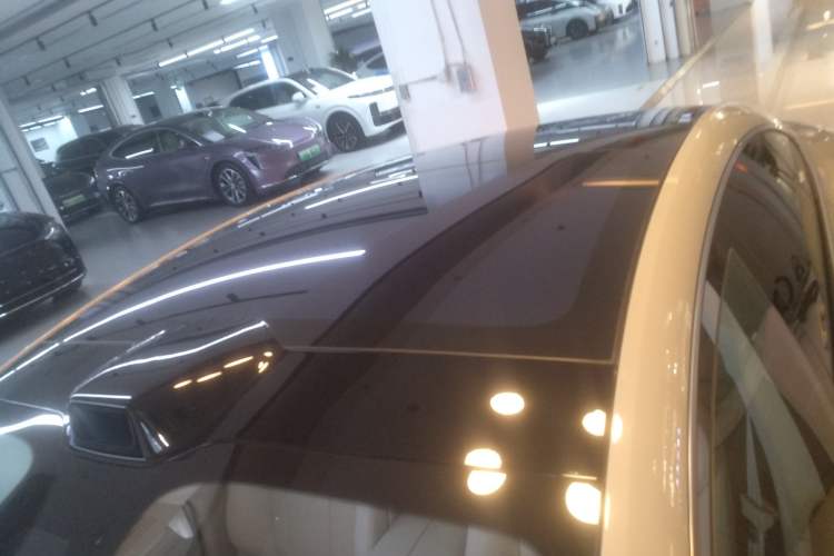 Used Hima Luxeed S7 2025 855 km Max Roof
