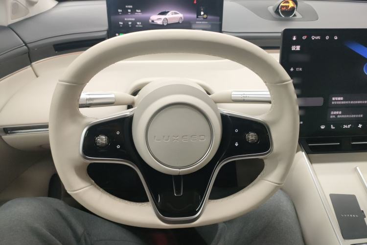 Used Hima Luxeed S7 2025 855 km Max Steering Wheel