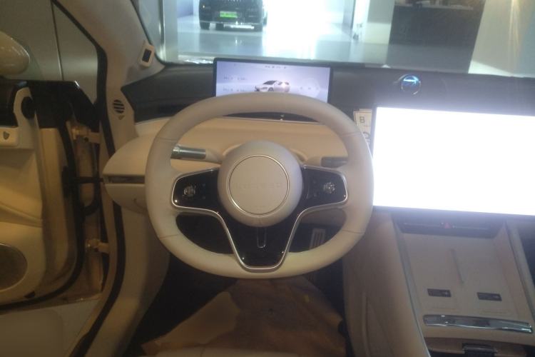 Used Hima Luxeed S7 2025 855 km Max Steering Wheel
