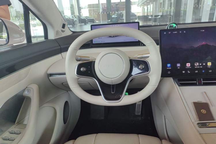 Used Hima Luxeed S7 2025 855 km Max Steering Wheel