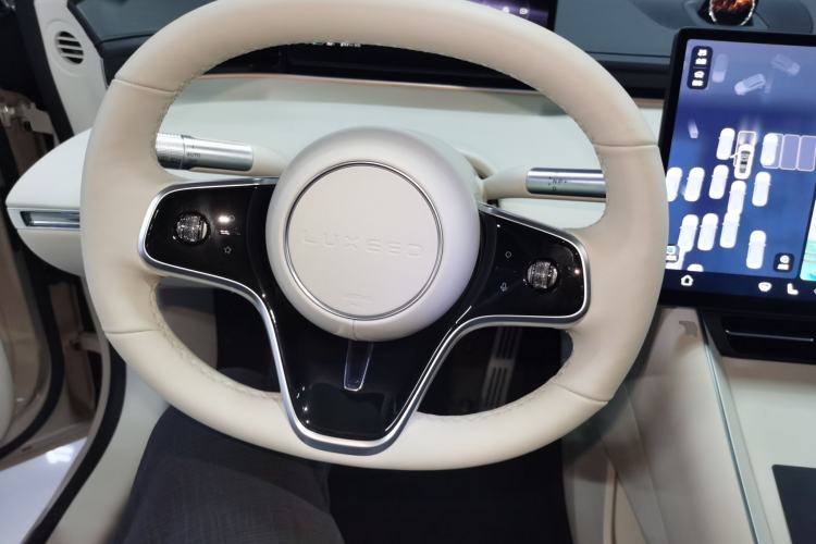 Used Hima Luxeed S7 2025 855 km Max Steering Wheel
