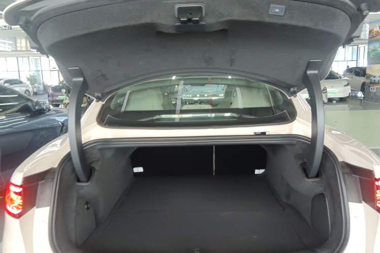 Used Hima Luxeed S7 2025 855 km Max Trunk