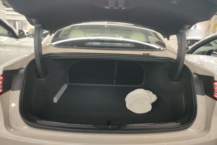 Used Hima Luxeed S7 2025 855 km Max Trunk