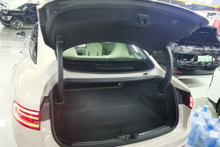 Used Hima Luxeed S7 2025 855 km Max Trunk