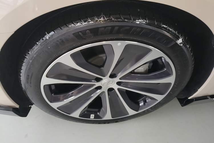 Used Hima Luxeed S7 2026 Model Max+ Left Front Wheel Hub