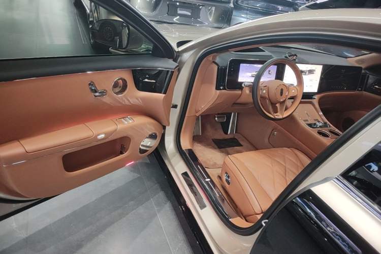 Used Hima S800 2025 Model, Range-Extended Starlight Executive Edition, 4 Seats Driver Seat