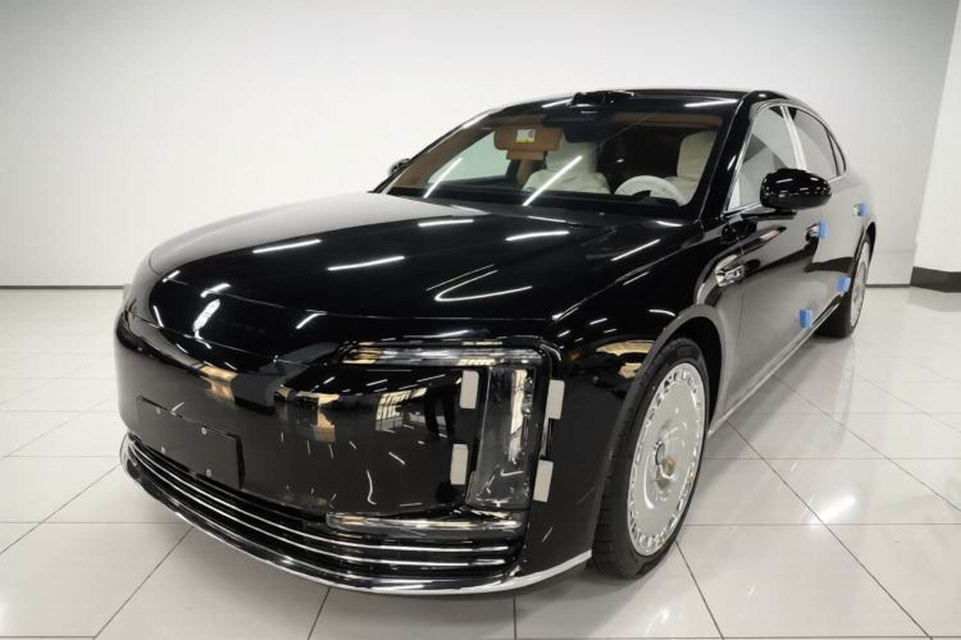 Used Hima S800 2025 Model, Range-Extended Starlight Premium Edition, 5 Seats Front Left 45 Deg