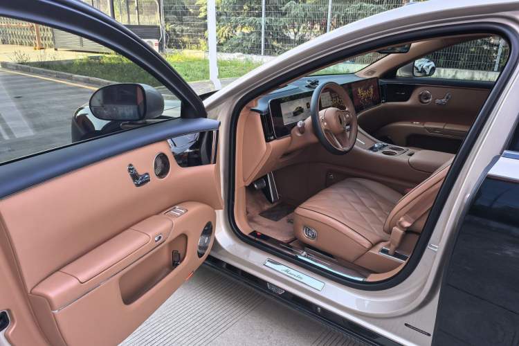 Used Hima S800 2025 Model, Range-Extended Starlight Executive Edition, 4 Seats Interior 3