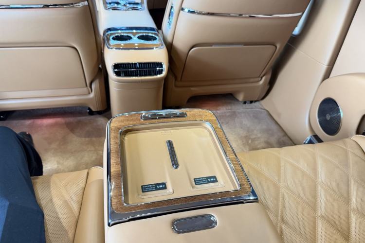 Used Hima S800 2025 Model, Range-Extended Starlight Premium Edition, 5 Seats Interior 7
