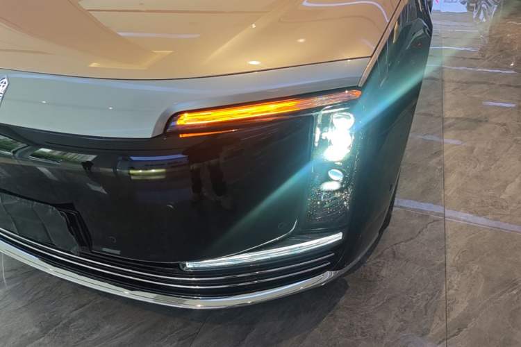 Used Hima S800 2025 Model, Range-Extended Starlight Premium Edition, 5 Seats Left Front Headlight