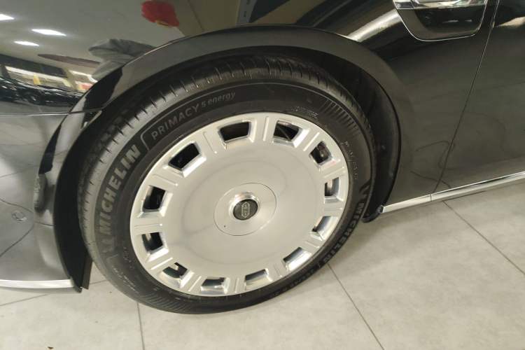 Used Hima S800 2025 Model, Range-Extended Starlight Premium Edition, 5 Seats Left Front Wheel Hub