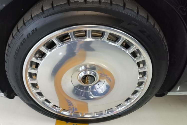 Used Hima S800 2025 Model, Range-Extended Starlight Prestige Edition, 5 Seats Left Front Wheel Hub