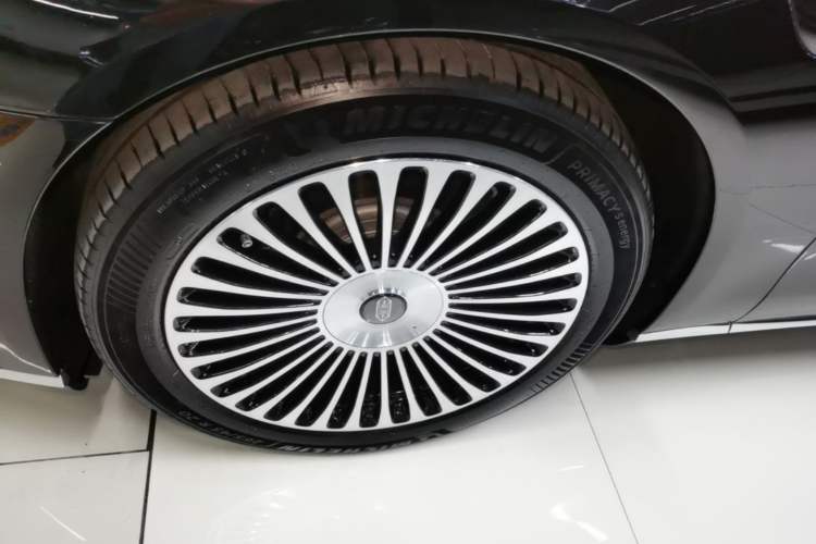 Used Hima S800 2025 Model, Range-Extended Starlight Premium Edition, 5 Seats Left Front Wheel Hub