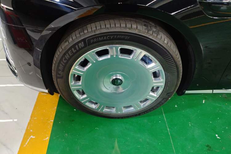 Used Hima S800 2025 Model, Range-Extended Starlight Executive Edition, 4 Seats Left Front Wheel Hub