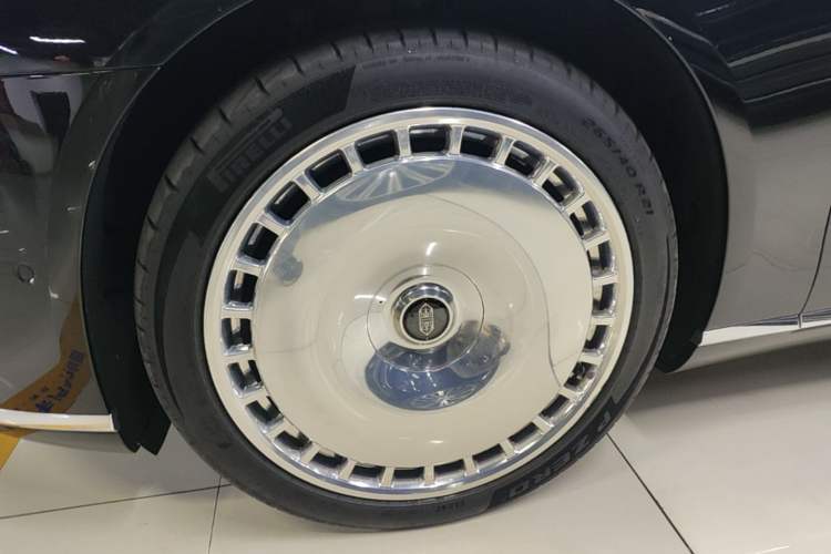 Used Hima S800 2025 Model, Range-Extended Starlight Executive Edition, 4 Seats Left Front Wheel Hub