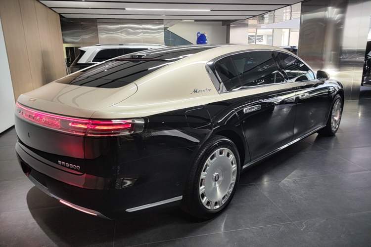 Used Hima S800 2025 Model, Range-Extended Starlight Prestige Edition, 5 Seats Rear Right 45 Deg