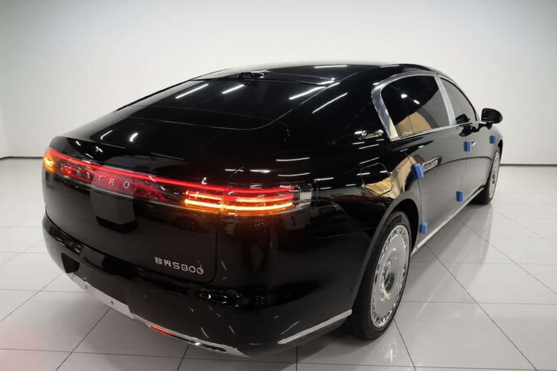Used Hima S800 2025 Model, Range-Extended Starlight Premium Edition, 5 Seats Rear Right 45 Deg